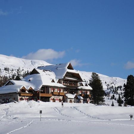 Hohe Gaisl Hotel Braies  Exterior photo